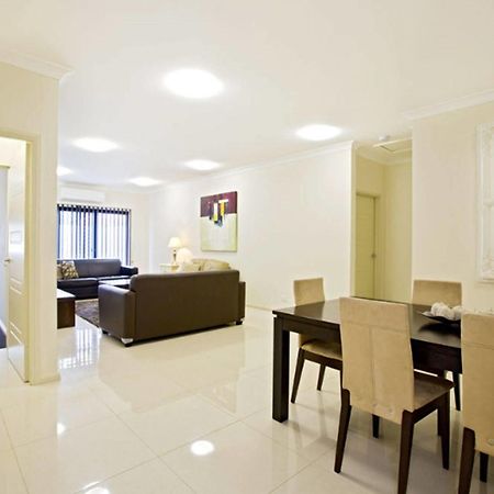 Astina Serviced Apartments - Central Пенріт Екстер'єр фото
