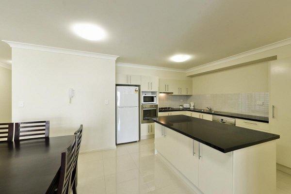 Astina Serviced Apartments - Central Пенріт Номер фото
