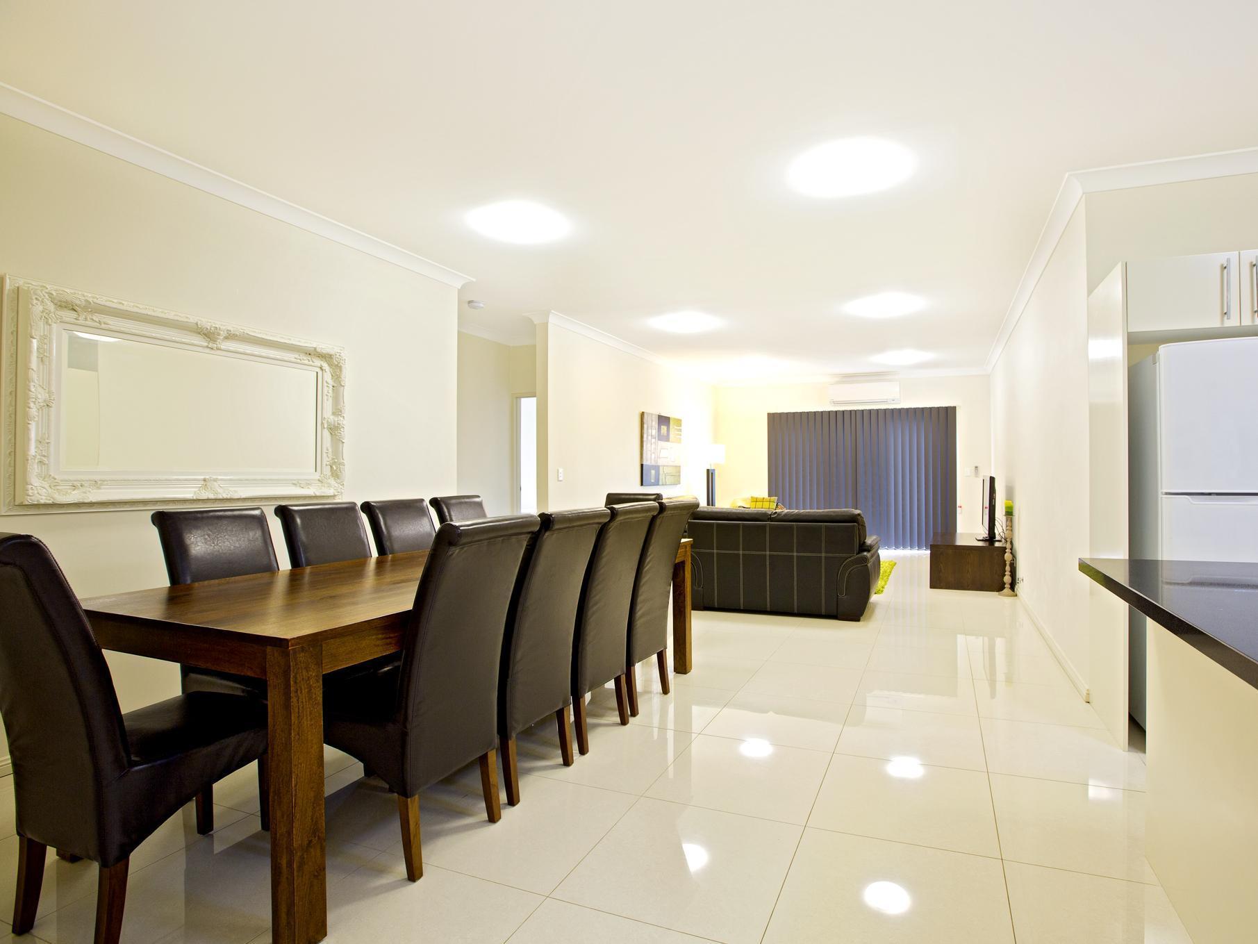 Astina Serviced Apartments - Central Пенріт Екстер'єр фото