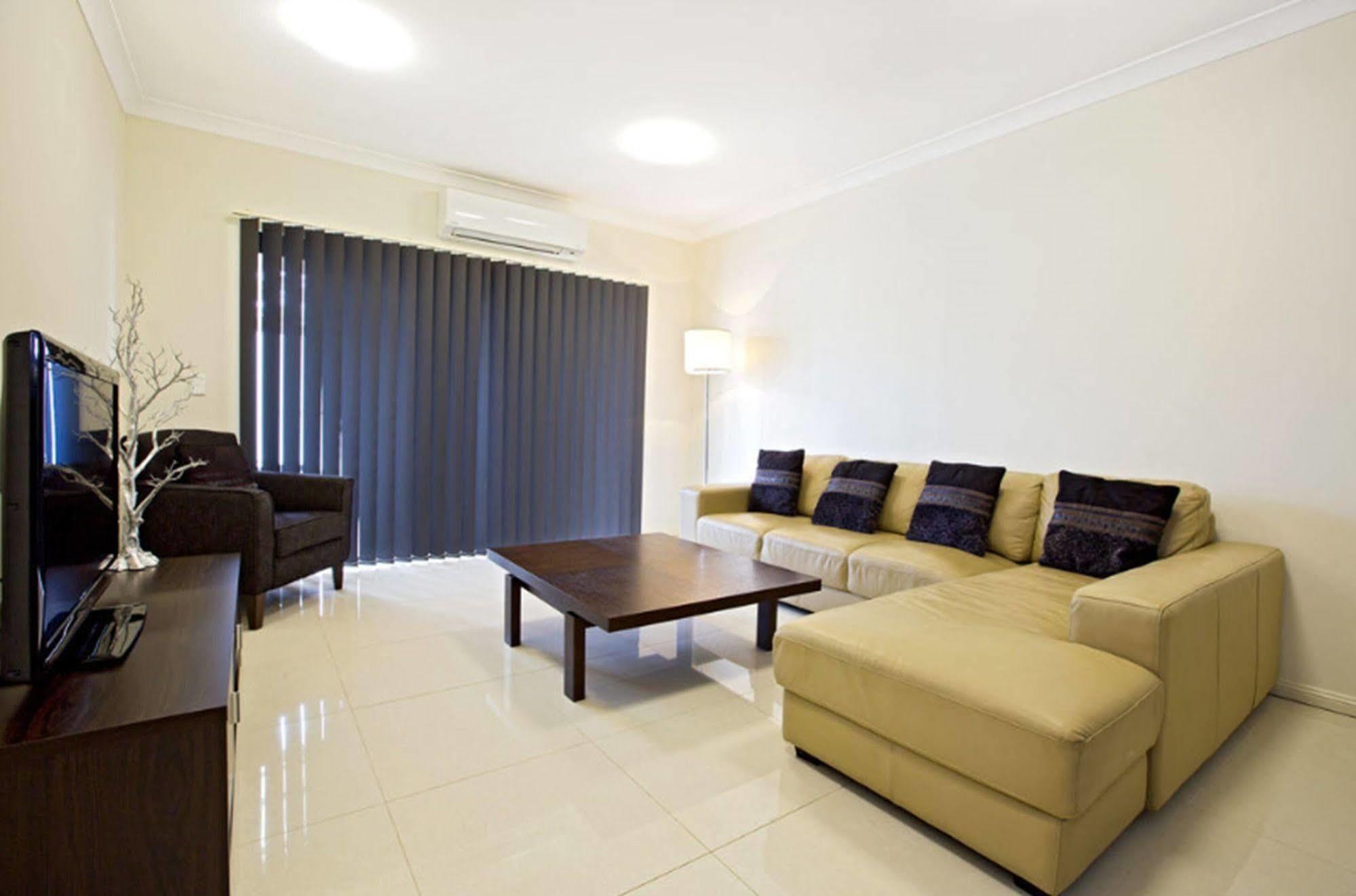 Astina Serviced Apartments - Central Пенріт Екстер'єр фото