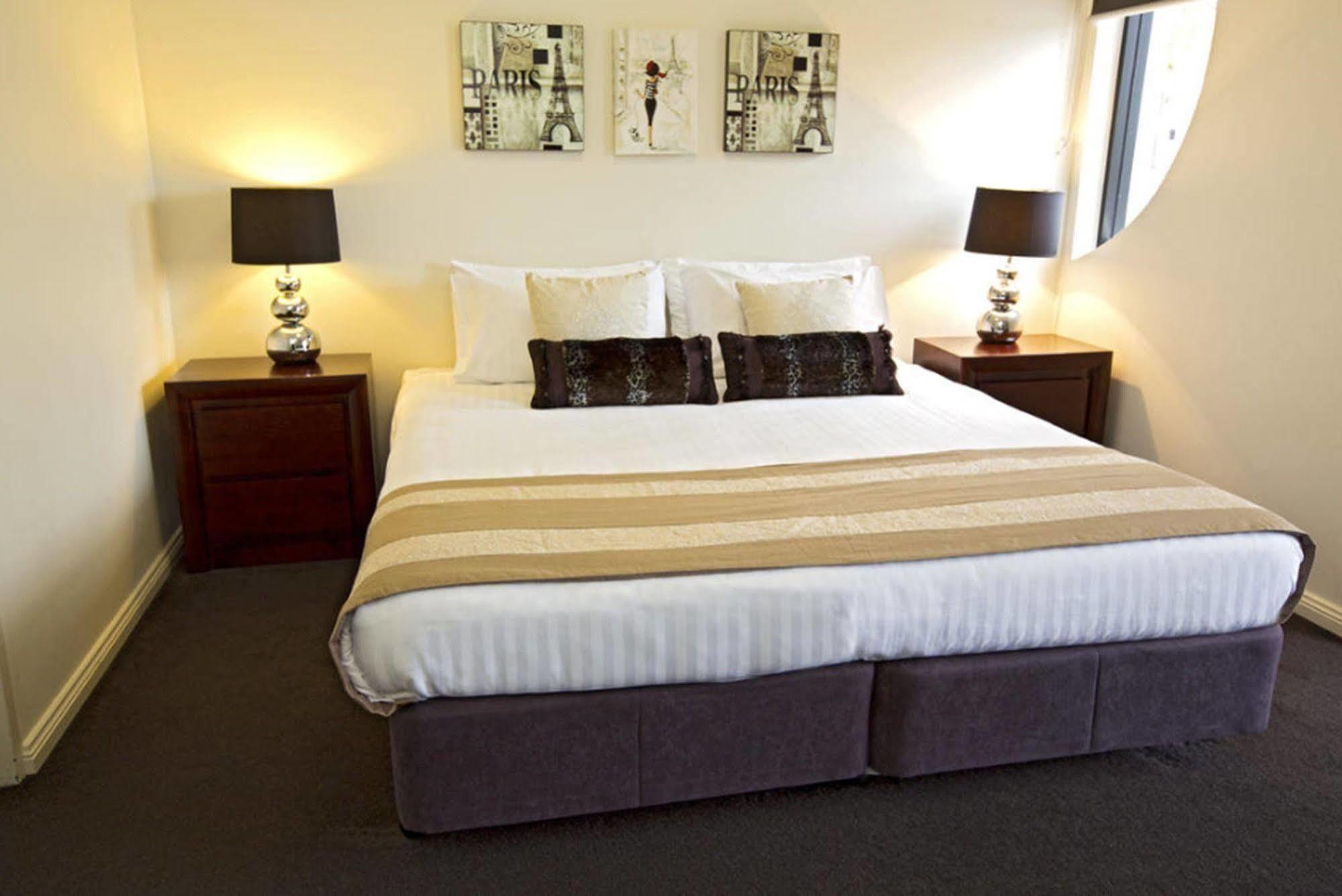 Astina Serviced Apartments - Central Пенріт Екстер'єр фото